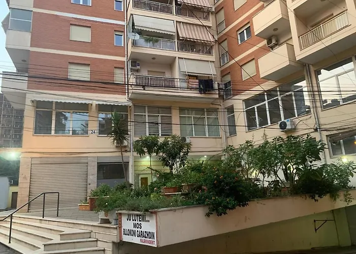 E&b Cosy 7 Centre * 티라나